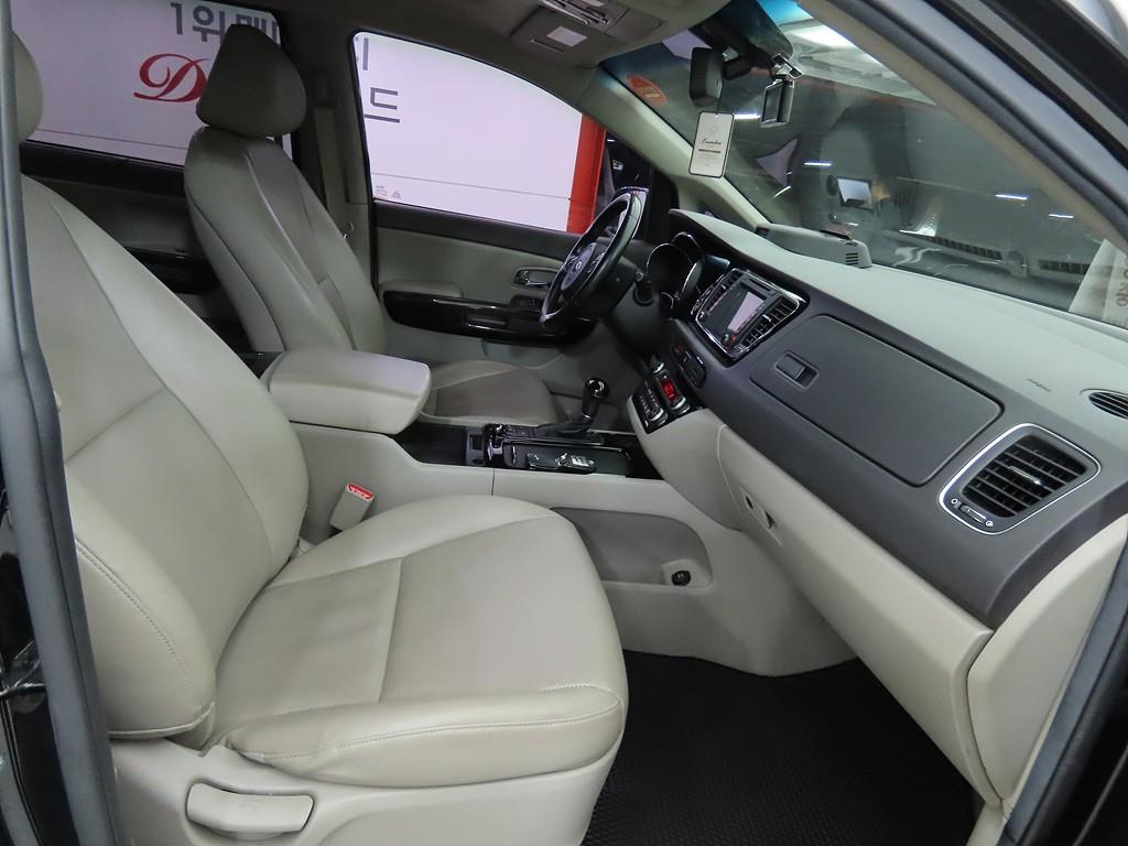 KIA Carnival - Vista 6