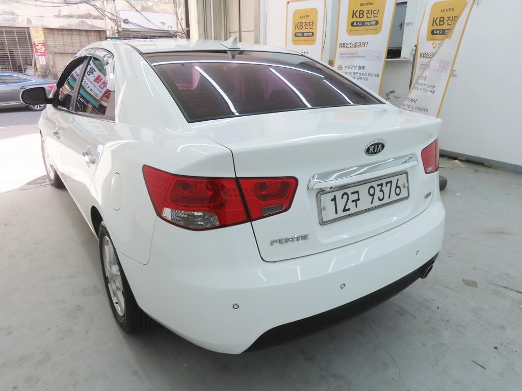 KIA Forte - Vista 4