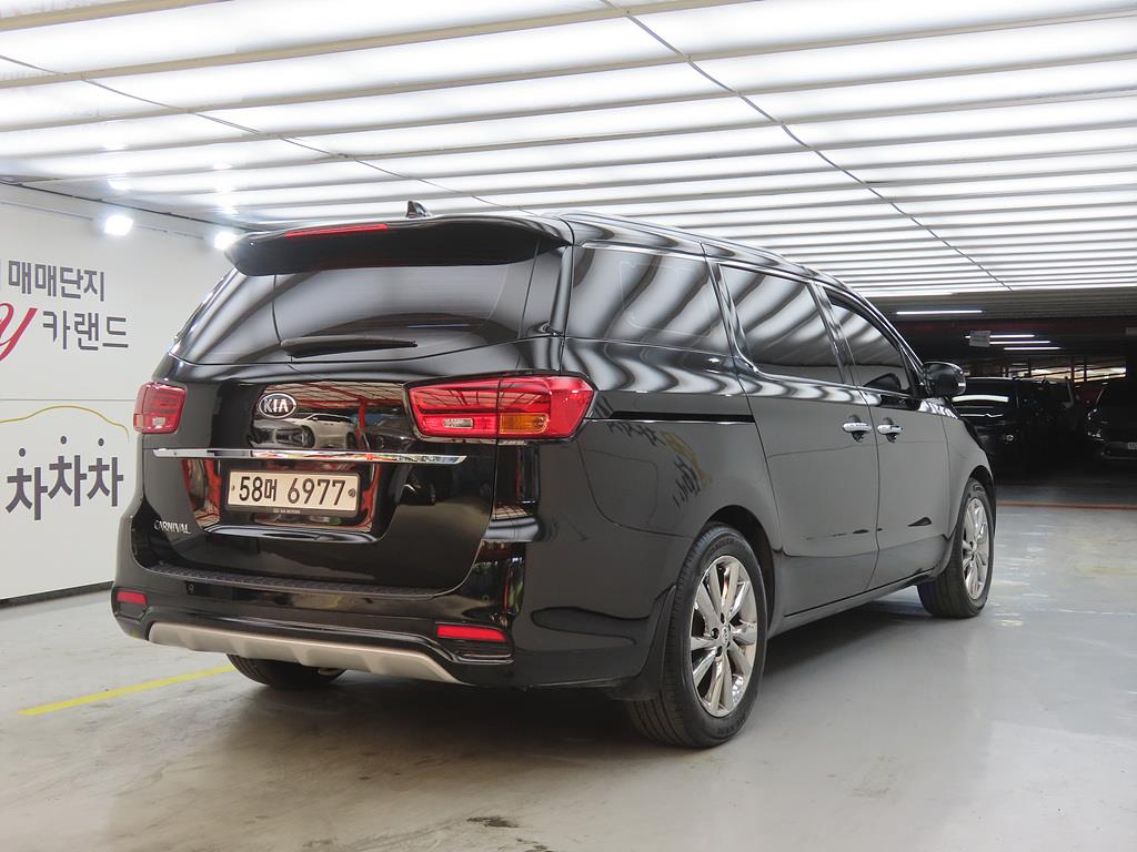 KIA Carnival - Vista 4