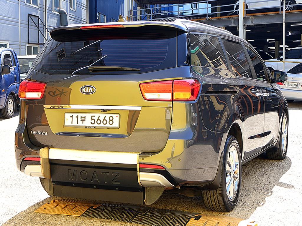 KIA Carnival - Vista 7