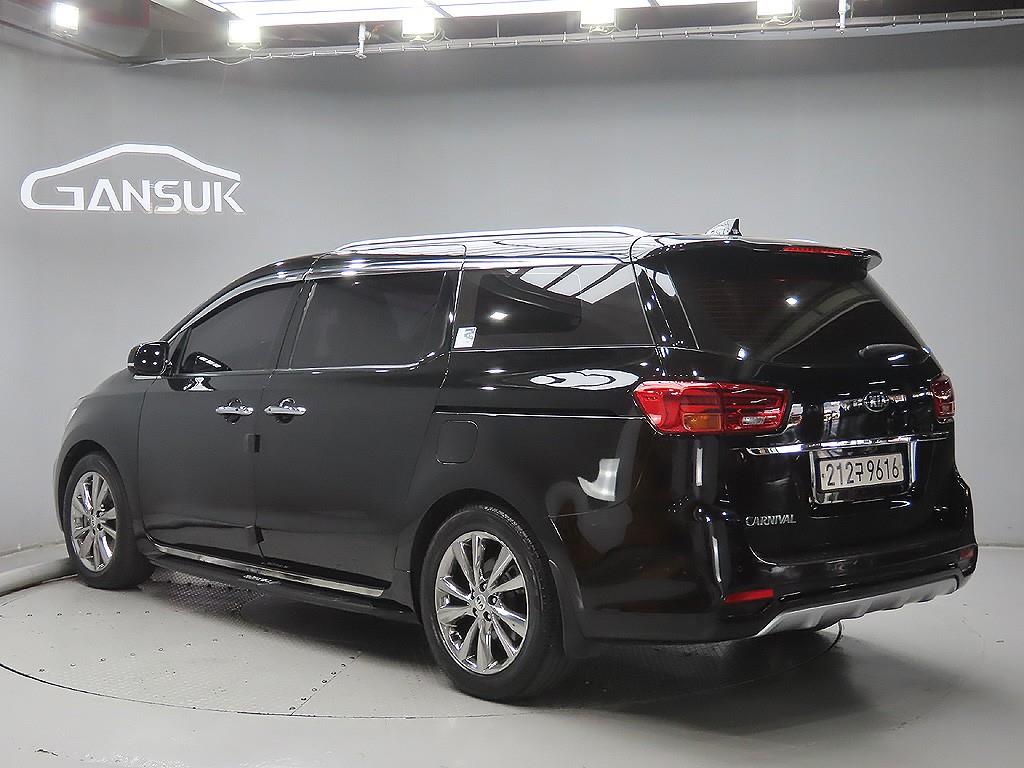 KIA Carnival - Vista 5