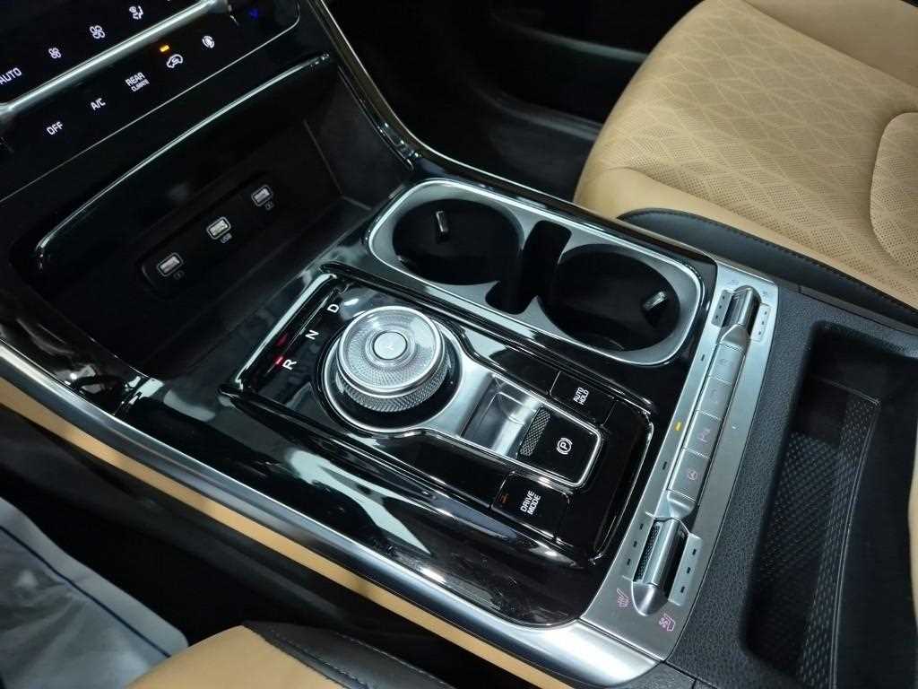 KIA Carnival - Vista 8