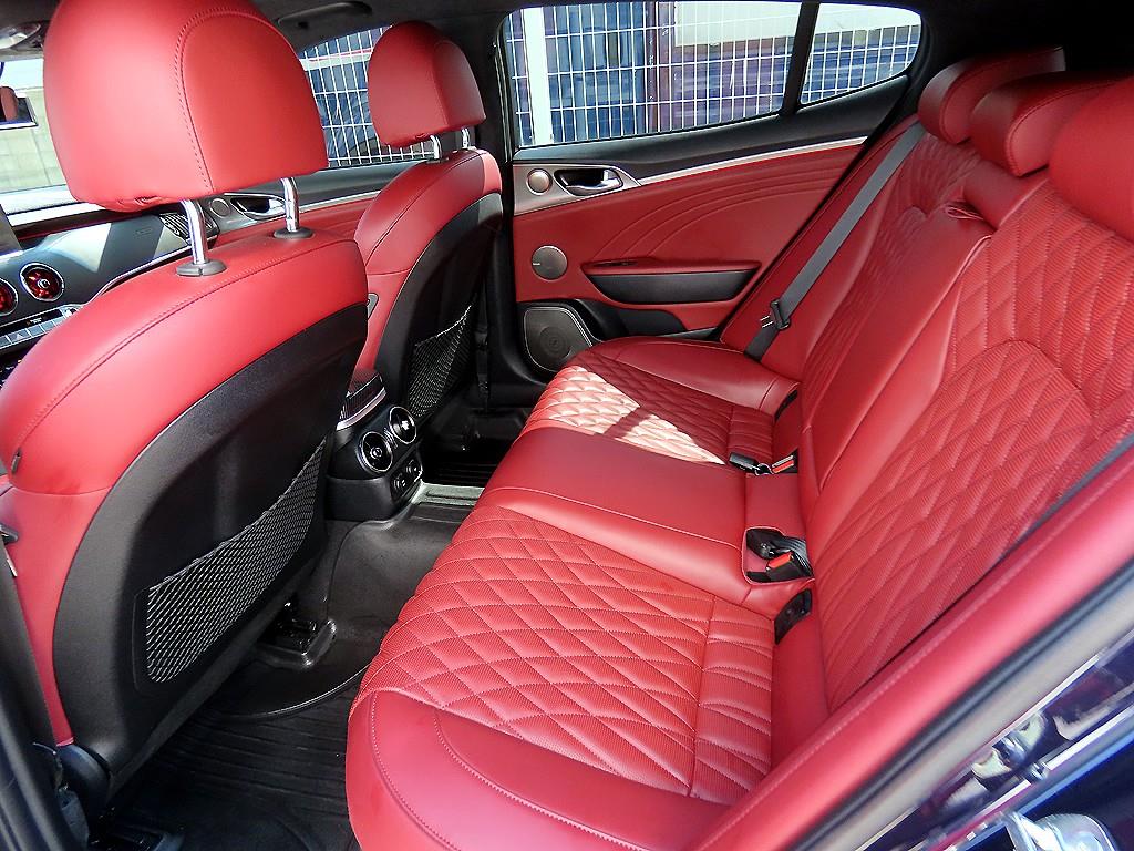 KIA Stinger - Vista 6