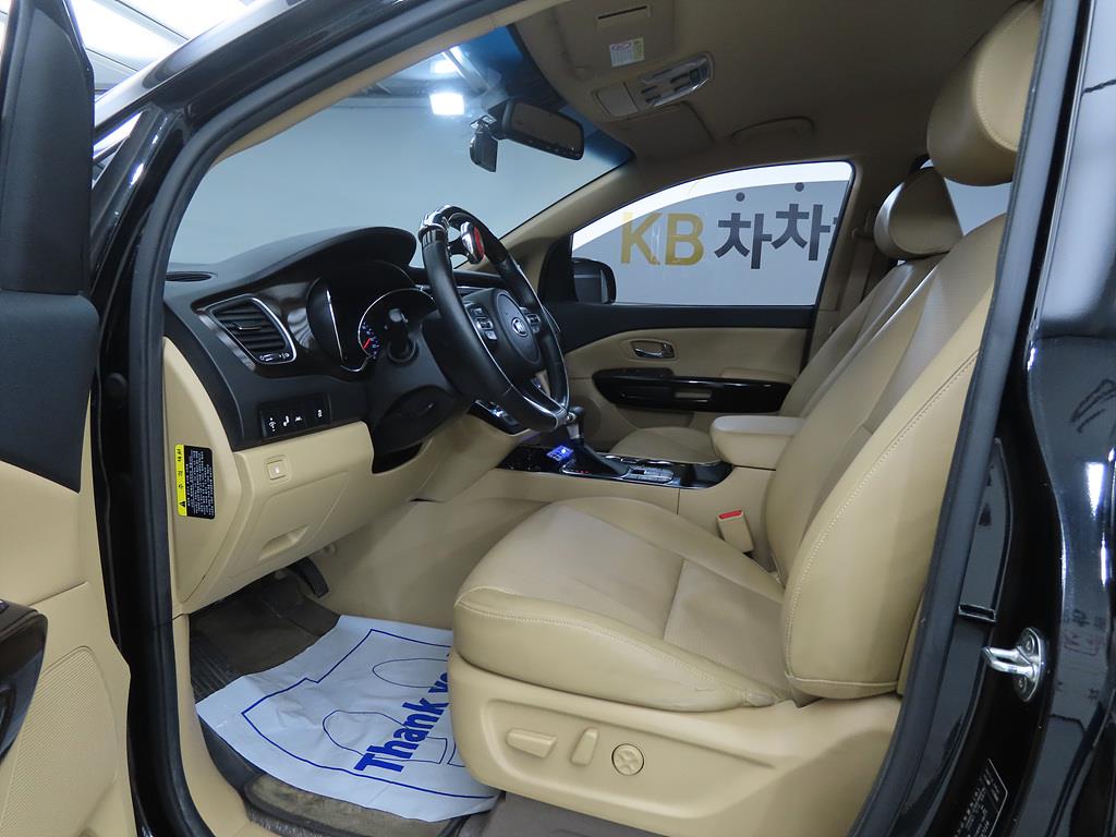 KIA Carnival - Vista 5