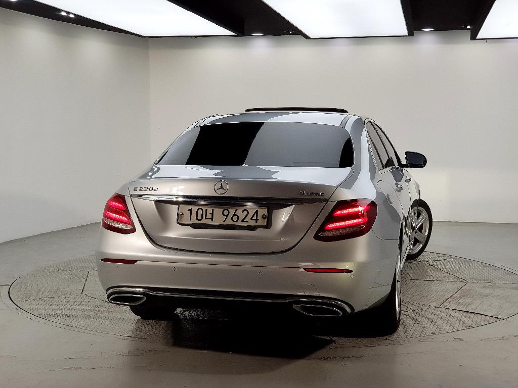 Mercedes Benz E class - Vista 3