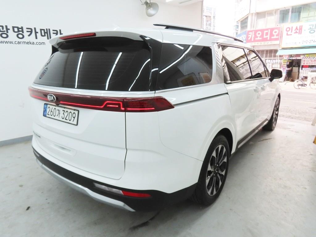 KIA Carnival - Vista 3