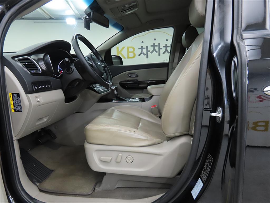 KIA Carnival - Vista 5