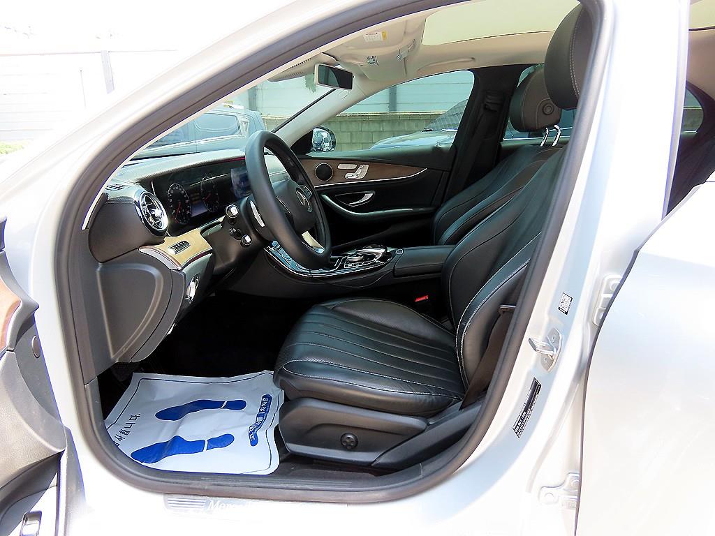 Mercedes Benz E class - Vista 5