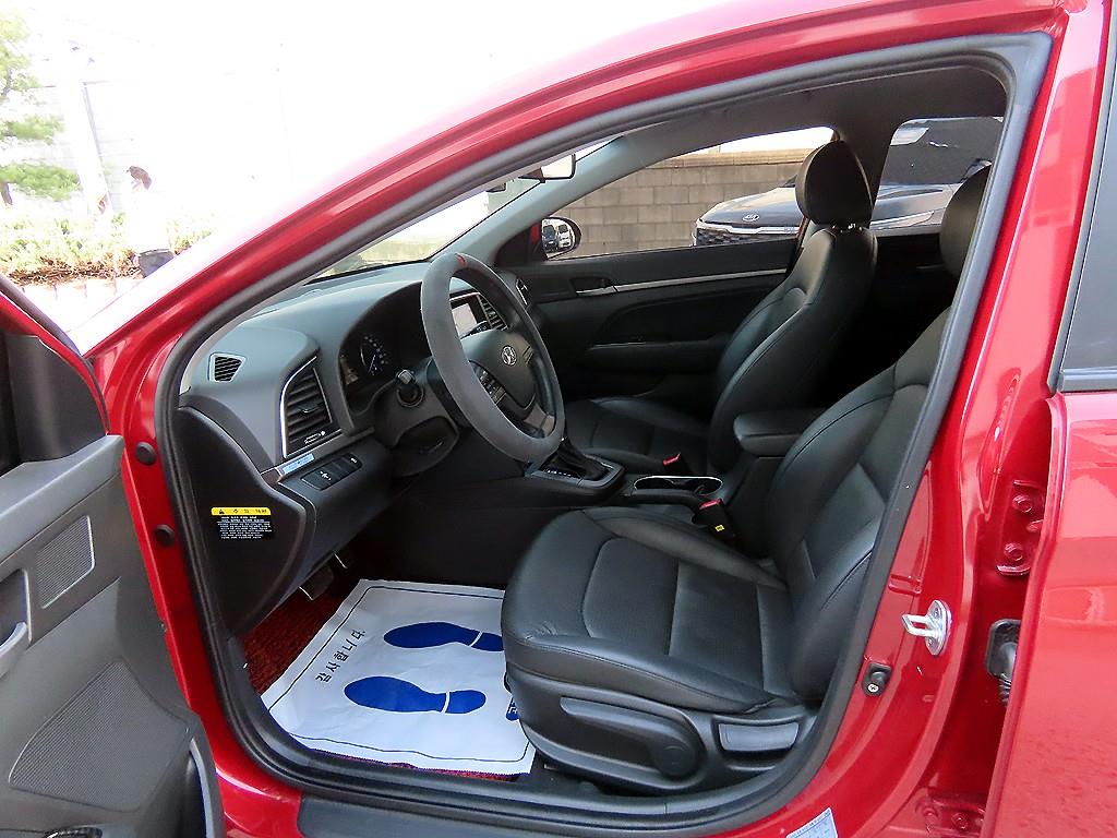HYUNDAI Avante - Vista 5