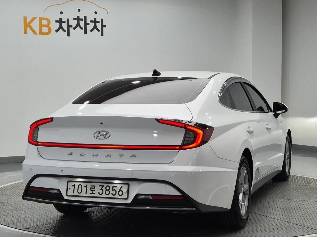 HYUNDAI Sonata - Vista 3