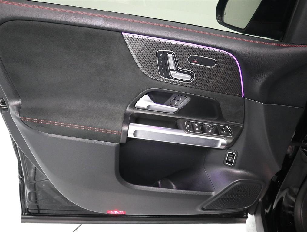 Mercedes Benz GLB Class - Vista 8