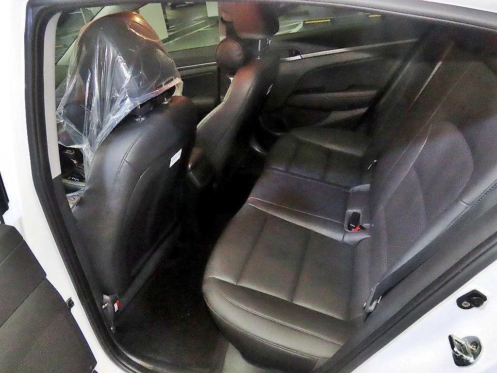 HYUNDAI Avante - Vista 7