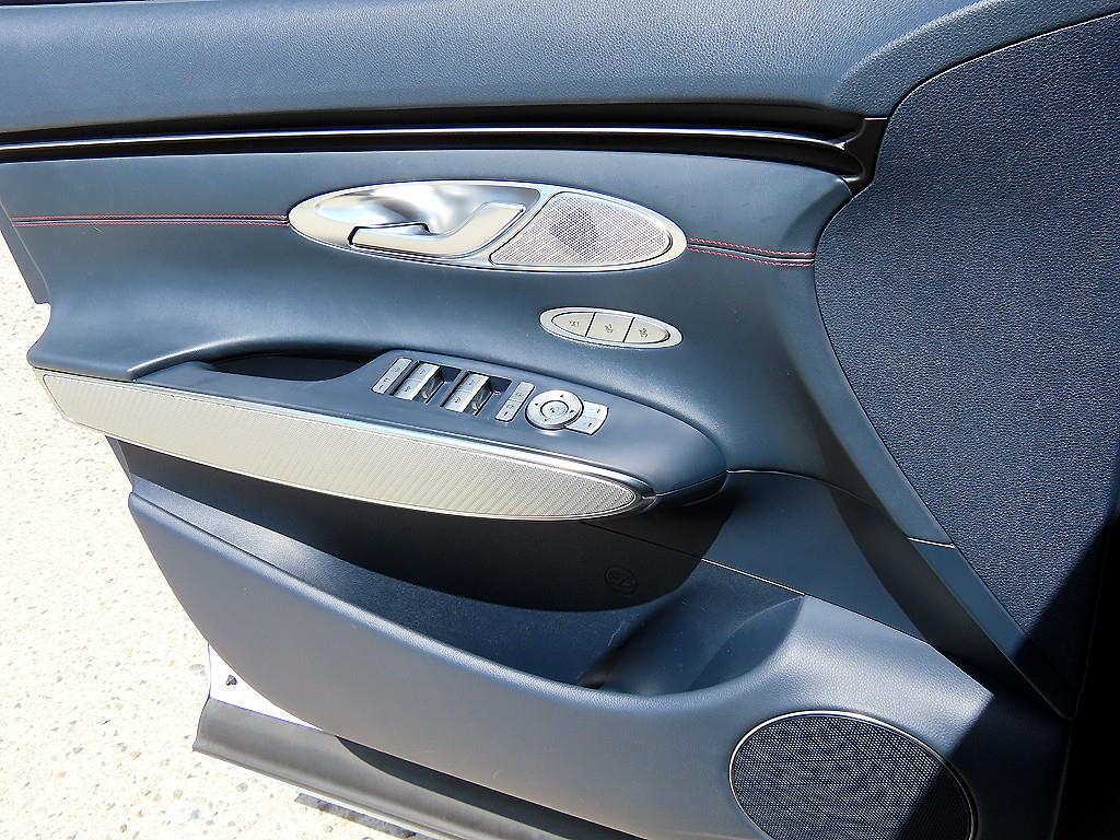 Genesis GV70 - Vista 12