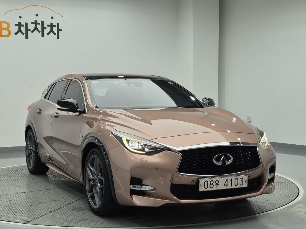 Infiniti Q - Vista 2