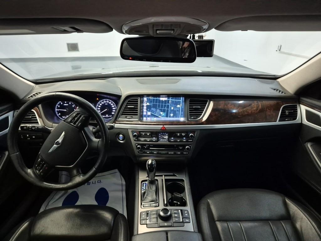 HYUNDAI Genesis - Vista 7