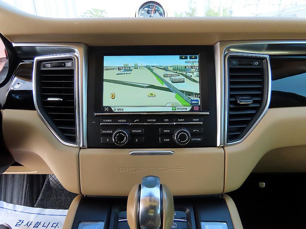 Porsche Macan - Vista 12