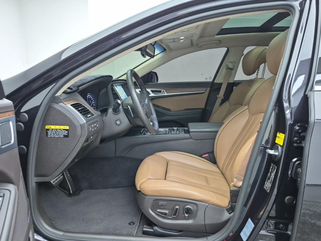 HYUNDAI Genesis - Vista 11