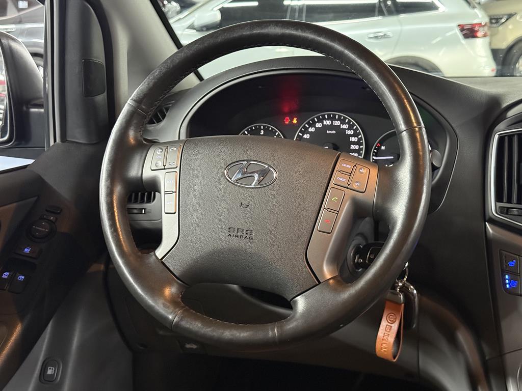 HYUNDAI Starex - Vista 8