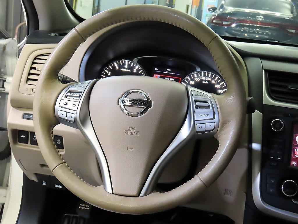 Nissan Altima - Vista 8