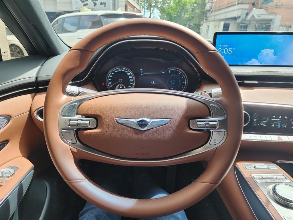 Genesis GV70 - Vista 6