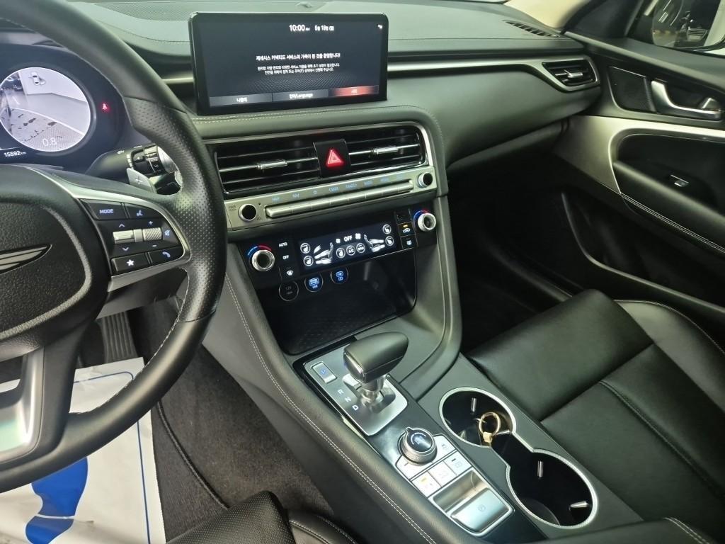 Genesis G70 - Vista 10