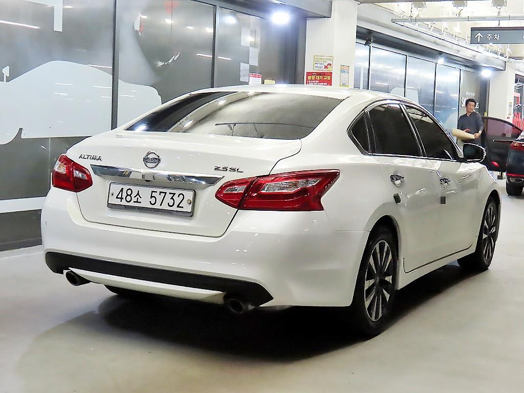 Nissan Altima - Vista 4
