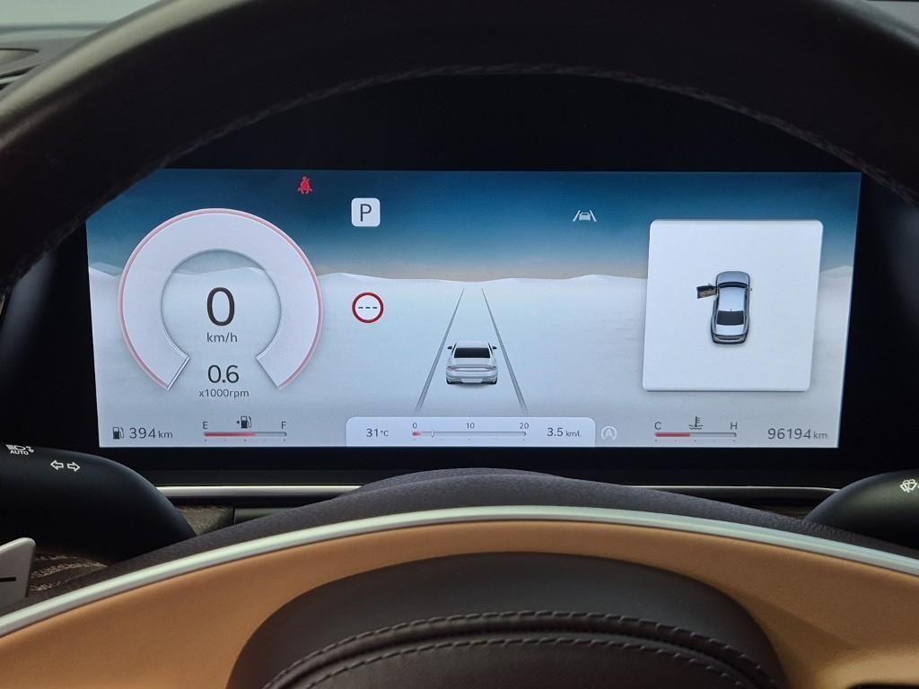 Genesis G90 - Vista 9