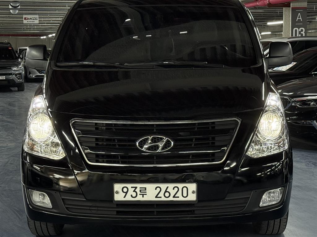 HYUNDAI Starex - Vista 2