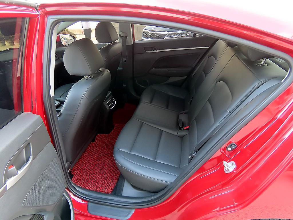 HYUNDAI Avante - Vista 6