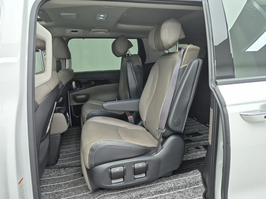 KIA Carnival - Vista 12