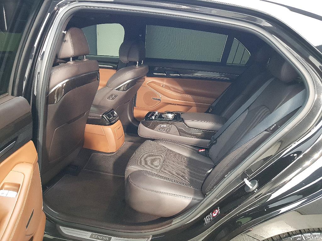 Genesis G90 - Vista 9