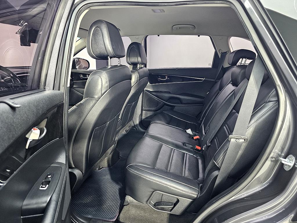 KIA Sorento - Vista 9