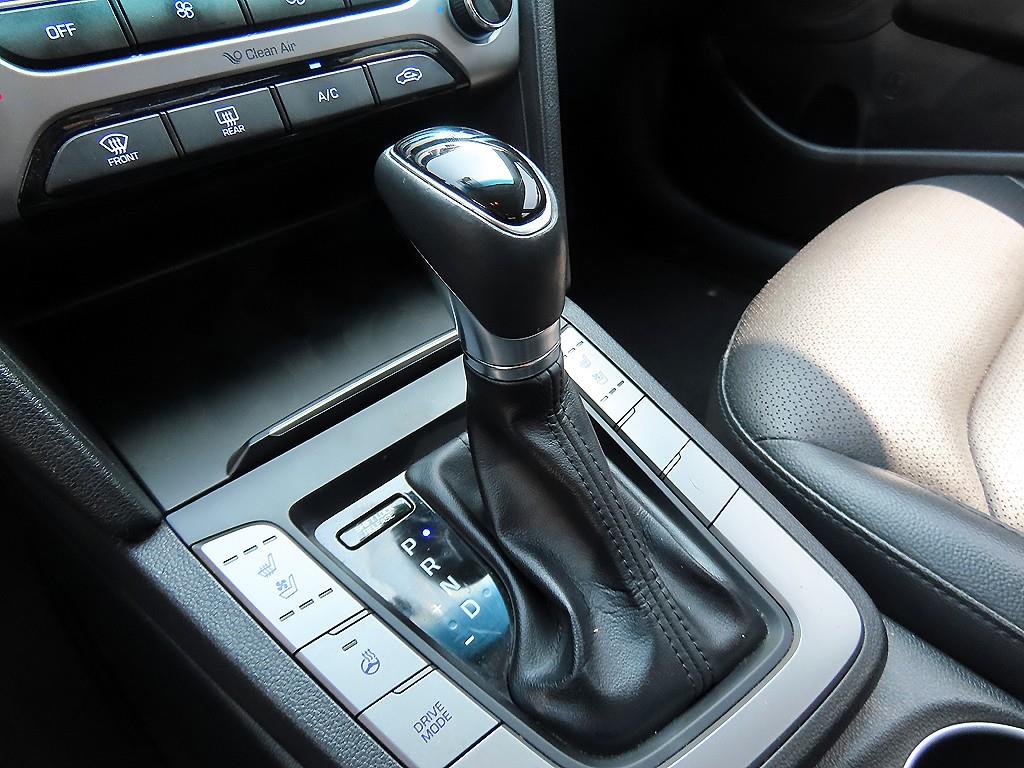 HYUNDAI Avante - Vista 11