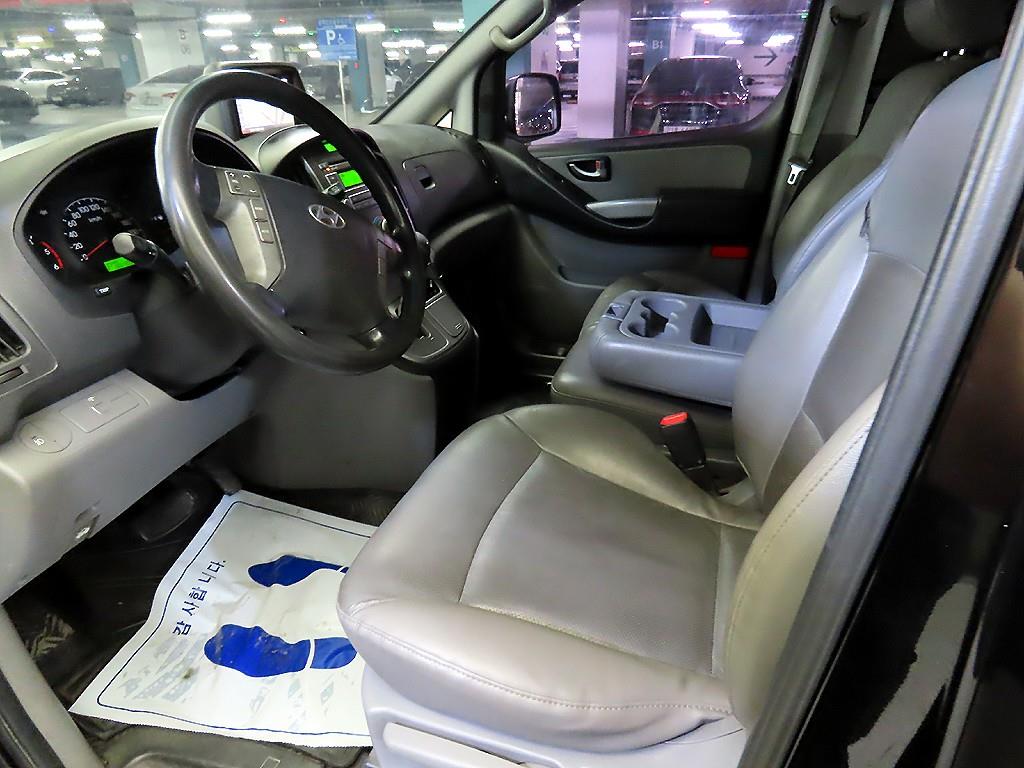 HYUNDAI Starex - Vista 10