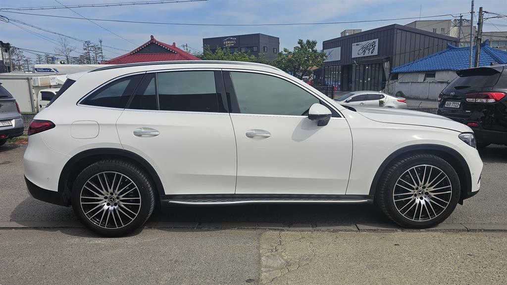 Mercedes Benz GLC Class - Vista 5