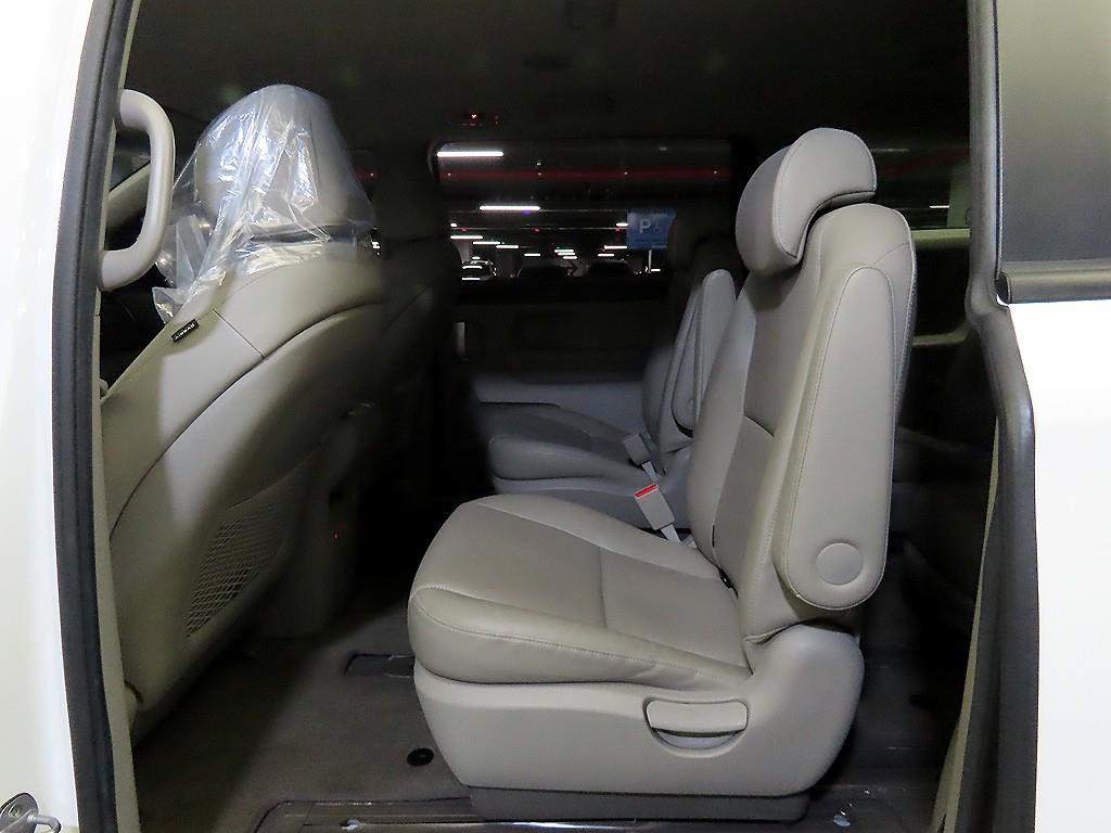 KIA Carnival - Vista 7