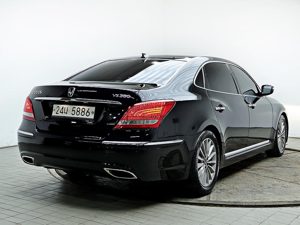 HYUNDAI Equus - Vista 7