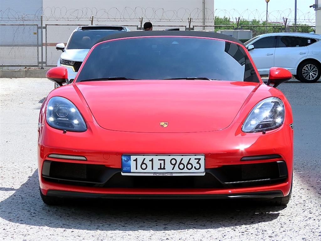 Porsche 718 2022 Rojo - Importación desde Corea - HF Imports Iquique - Foto 1