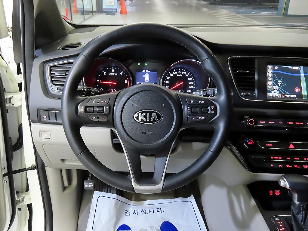 KIA Carnival - Vista 9