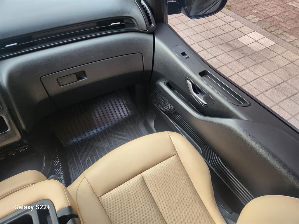 HYUNDAI Staria - Vista 8