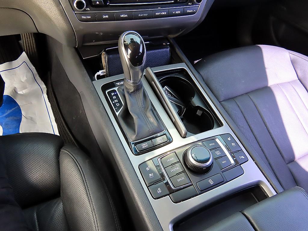 HYUNDAI Genesis - Vista 11