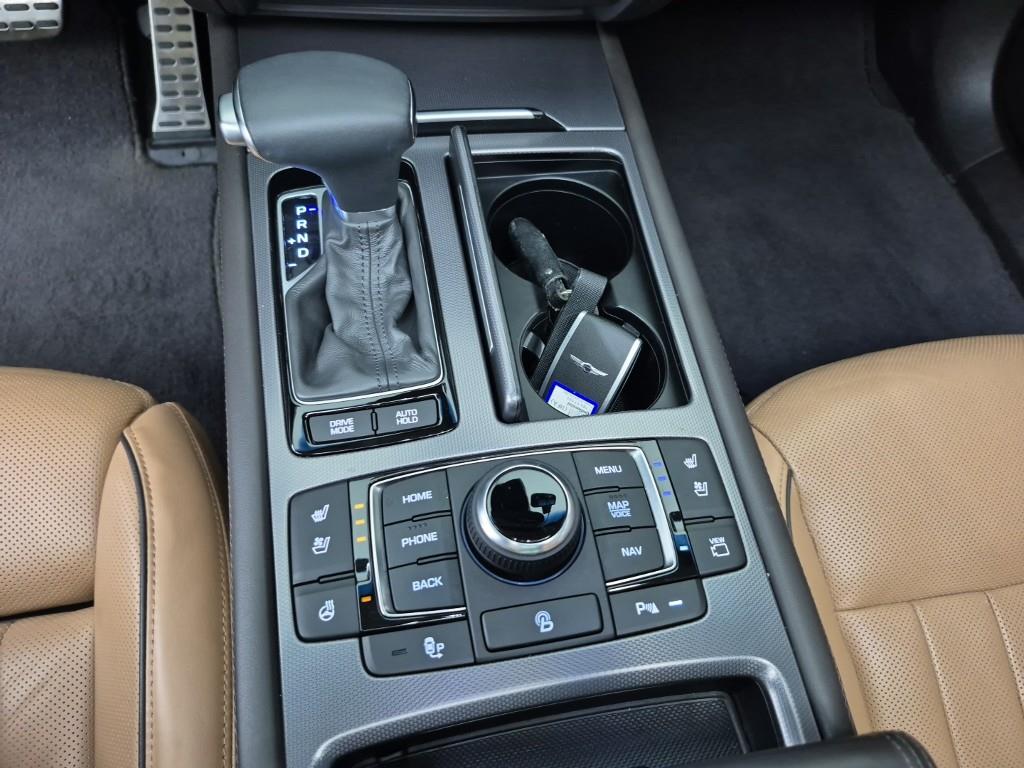 HYUNDAI Genesis - Vista 8