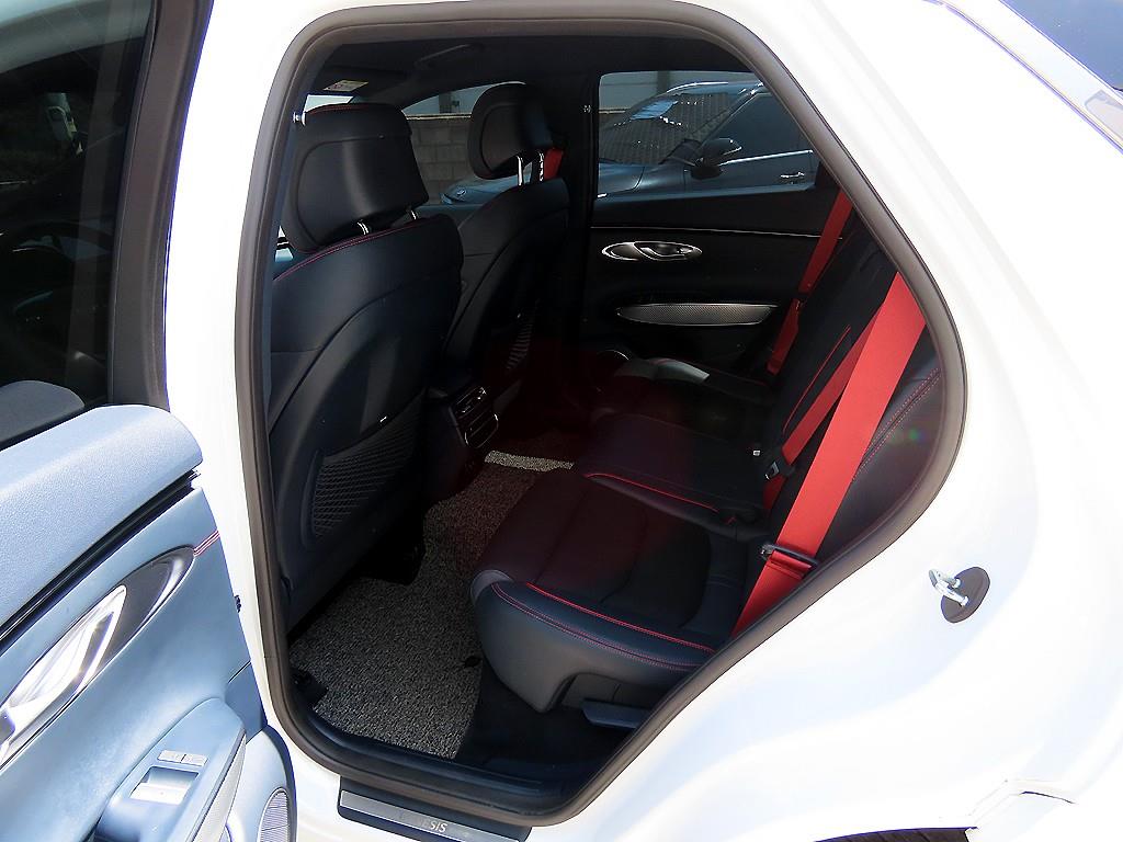 Genesis GV70 - Vista 6