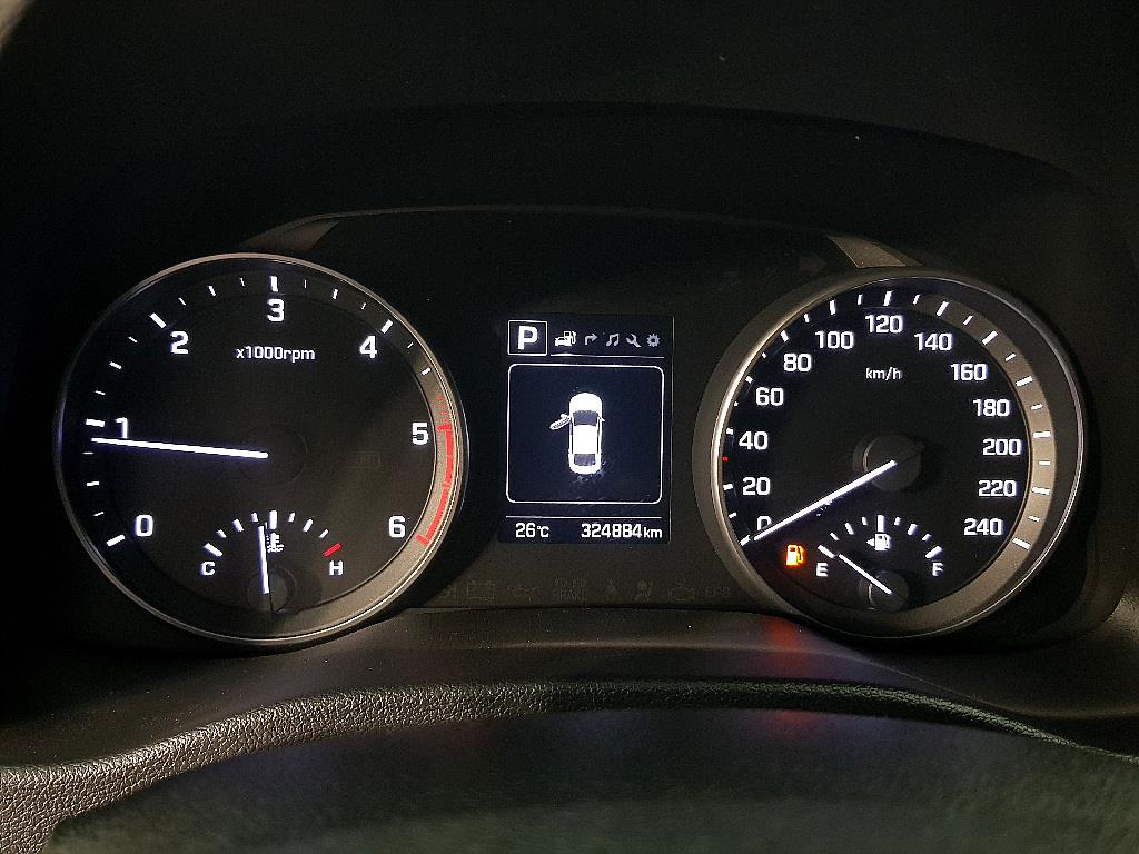 HYUNDAI Avante - Vista 7