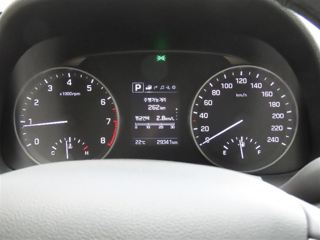 HYUNDAI Avante - Vista 9