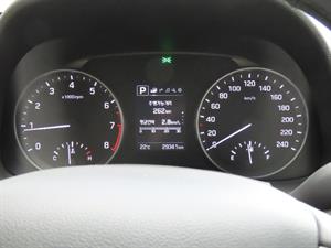 HYUNDAI Avante - Vista 10