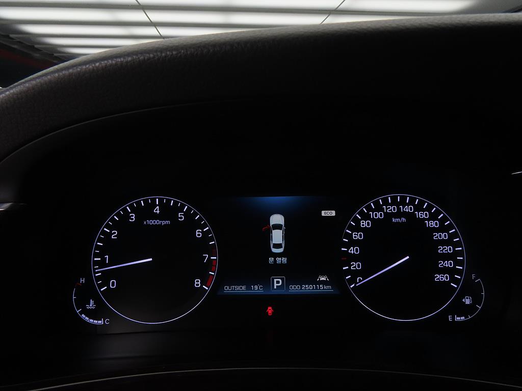 HYUNDAI Equus - Vista 9