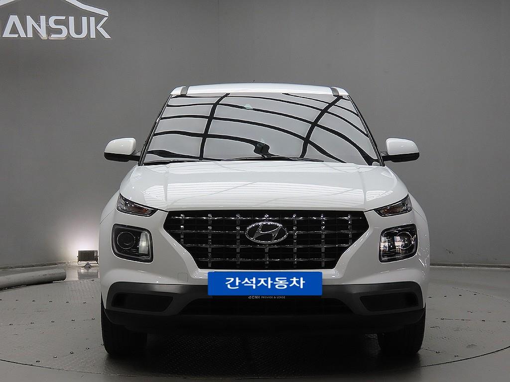 HYUNDAI Venue
