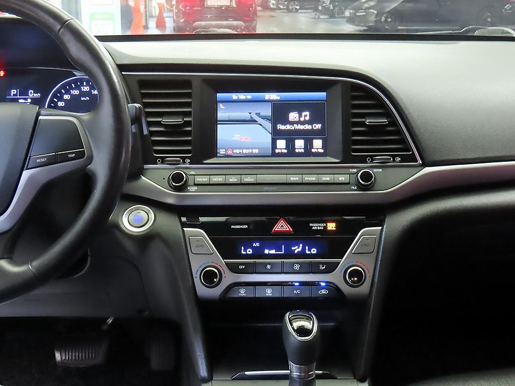 HYUNDAI Avante - Vista 11