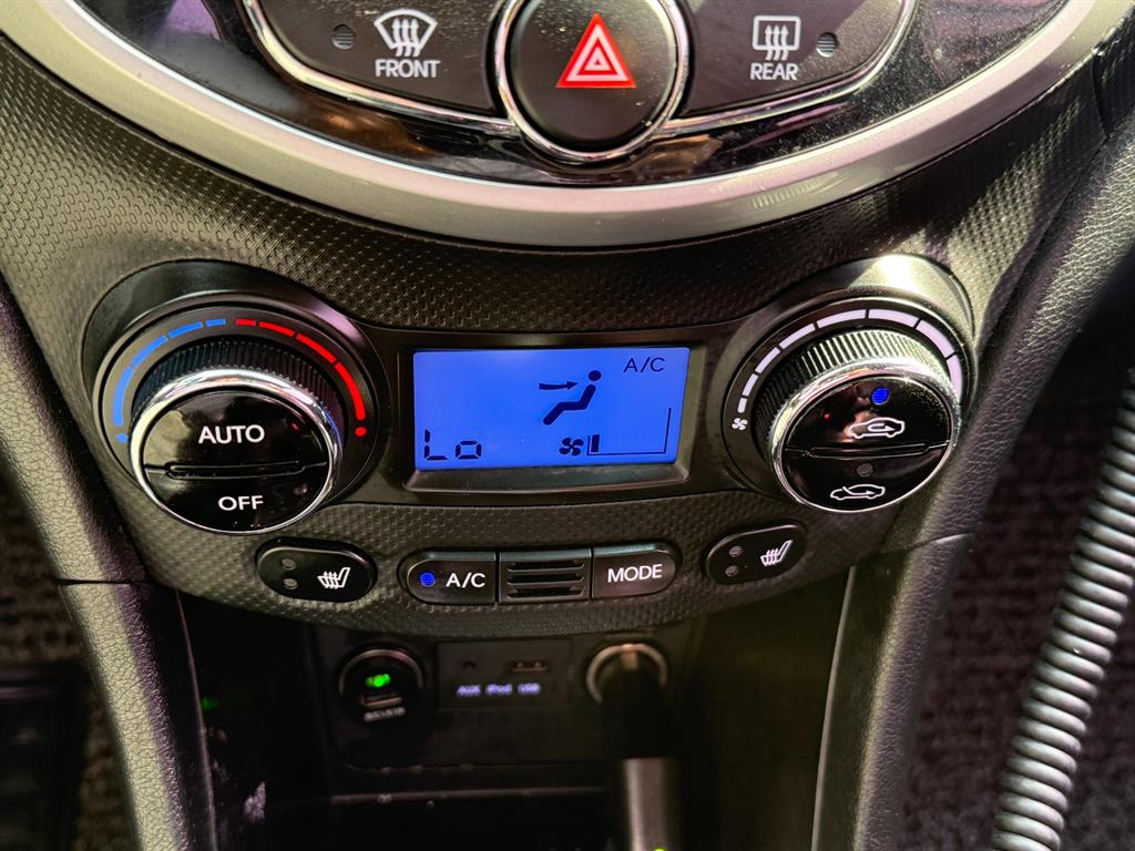 HYUNDAI Accent - Vista 12